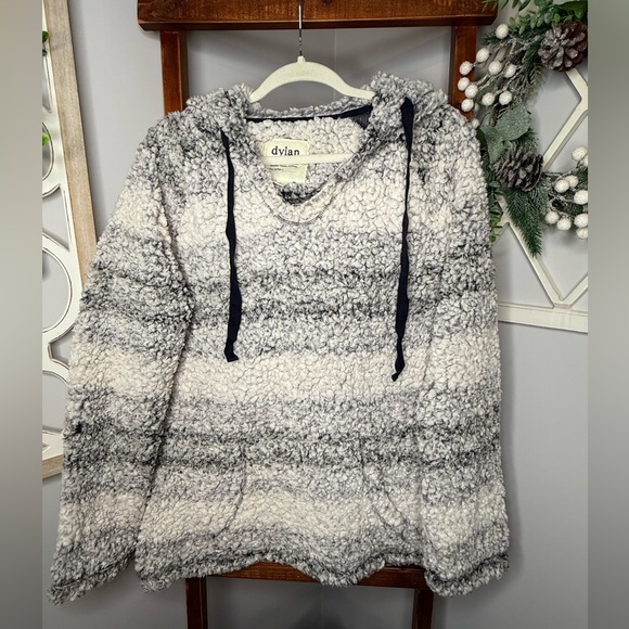 Dylan by True Grit Gray and White Sherpa Hoodie